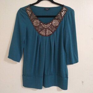 Maral Women Green Embellished V Neck Top Size: Medium